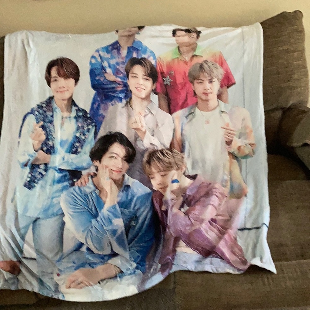 BTS blanket